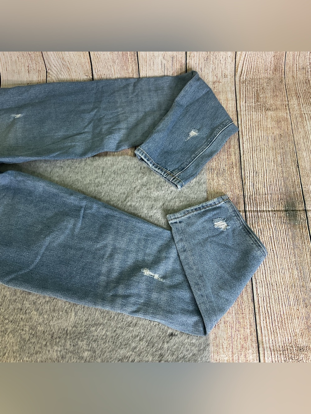American Eagle Outfitters Light Blue Distressed Mom Jeans Size 2 Long - Picture 10 of 16